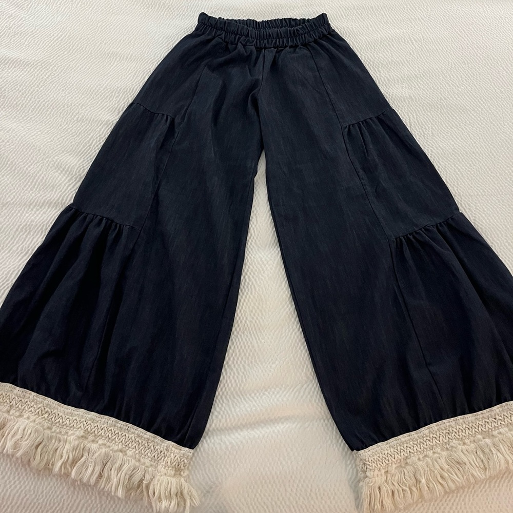 L&b DARK WASH ELASTIC WAISTED FLARE JEANS WITH BEIGE BOHO TRIM NWOT -NEW ITEM!